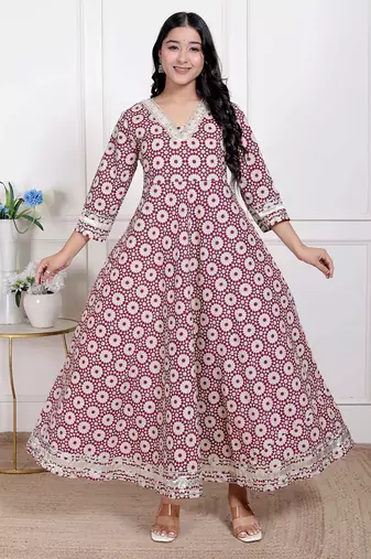 Doriyaan women's cream embroidered cotton  anarkali kurta 
