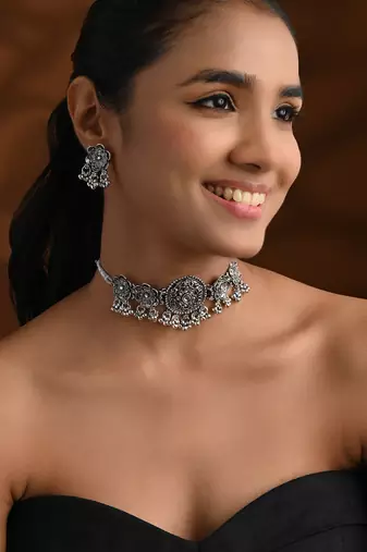 Oxidised silver floral motif adjustable choker necklace with earrings for women (mc240ox)
