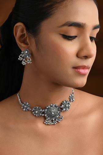 Oxidised silver plated floral pattern traditional necklace set for women (mc244ox)