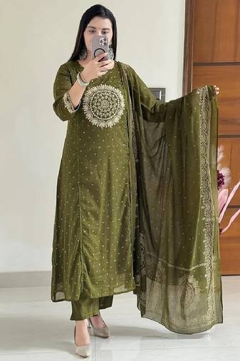 Green embroidery handwork & printed kurta  pant & dupatta set