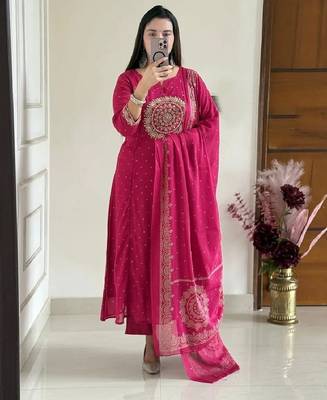 Pink embroidery handwork & printed kurta  pant & dupatta set 2