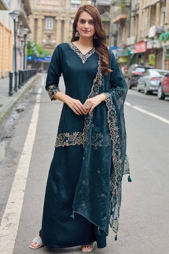 Women Gajji Slik Work Hand & Threadwork Short straight Kurta With Palazzo & Dupatta 
