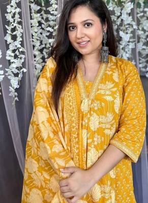 Yellow floral printed cotton kurta and pant set with dupatta 3