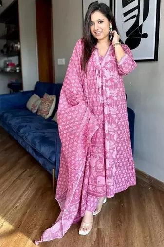 Pink floral printed cotton kurta and pant set with dupatta