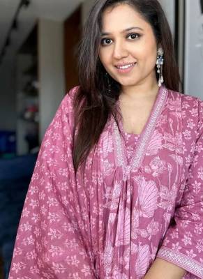 Pink floral printed cotton kurta and pant set with dupatta 4