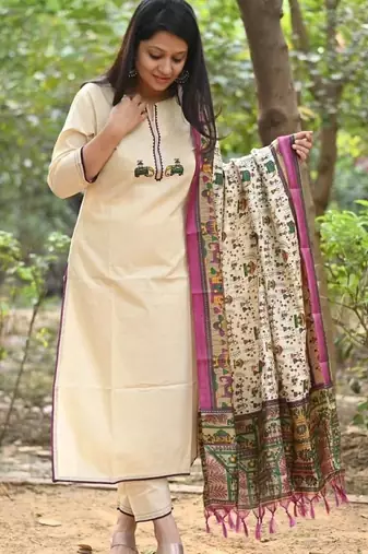 Off white embroidered cotton flex kurta and pant set with chanderi dupatta