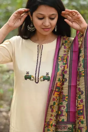 Off white embroidered cotton flex kurta and pant set with chanderi dupatta