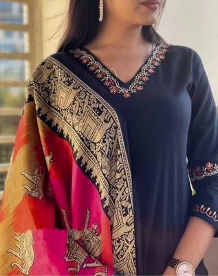 Black embroidered cotton kurta and pant set with khadi dupatta 2