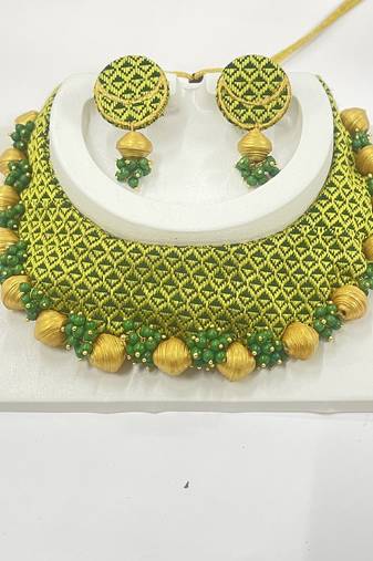 L green handloom fabric choker