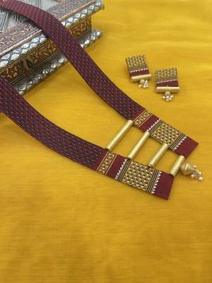 Maroon col handloom fabric long necklace 1