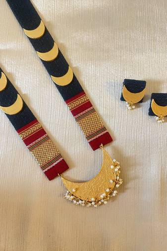 Black chandracor, long necklace