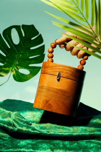 The Royal Chic Bucket bag in Sheesham wood
