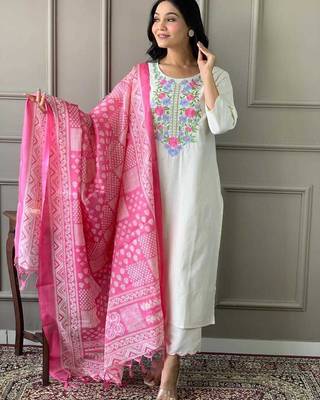 Off White Khadi Cotton Kurta Set with Floral Embroidery & Pink Khadi Silk Dupatta 1