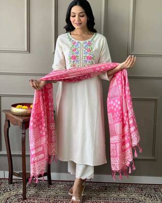 Off White Khadi Cotton Kurta Set with Floral Embroidery & Pink Khadi Silk Dupatta 2
