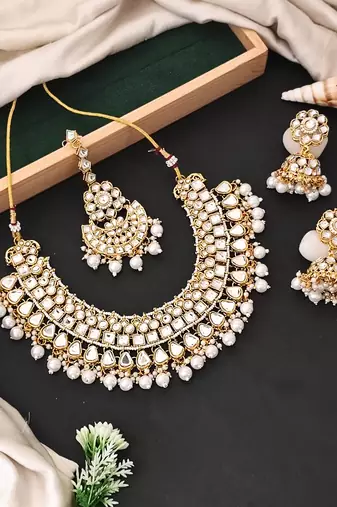 Elegant kundan bridal choker necklace, jhumka earrings & maang tikka | pearl beaded beautiful indian wedding jewelry