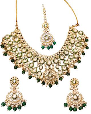 Royal kundan bridal necklace set with green beads, earrings & maang tikka | indian jewelry with pearl & stone detailing 4