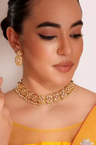 Gold plated kundan choker necklace set