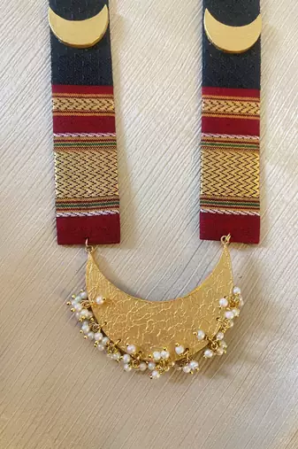 Black chandracor, long necklace