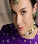 Gold plated kundan maang tikka