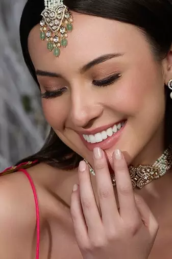 Gold plated kundan maang tikka