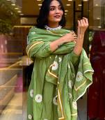 Green  women ethnic motifs embroidered cotton kurta with trousers & dupatta