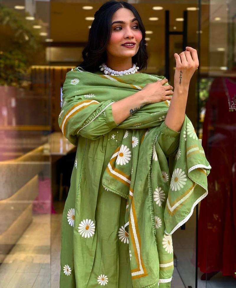 Green aaysa women ethnic motifs embroidered cotton kurta with trousers & dupatta