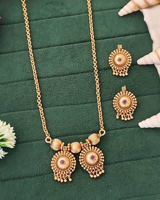 Elegant gold-plated pendant and earring set with red and green stones 1