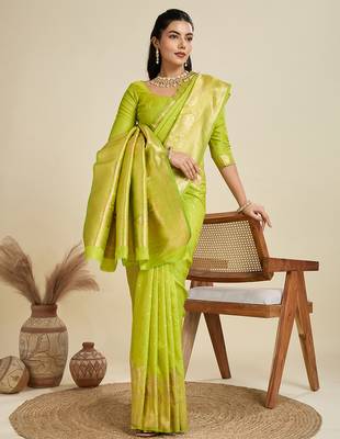 green soft kanjivaram silk zari woven designer saree with blouse 2