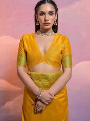 yellow handloom raw silk weaving designer saree with blouse 4
