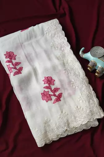 White crunchy silk blend Saree with applique work pattern all over the Saree with embroidery and scallop Border