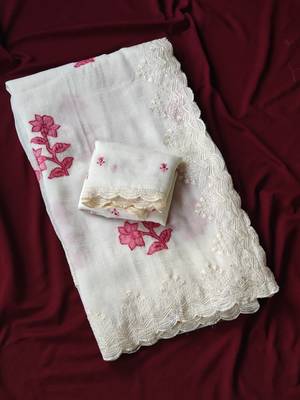 White crunchy silk blend Saree with applique work pattern all over the Saree with embroidery and scallop Border 5