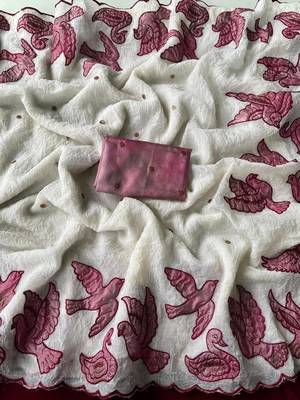 White crushed fabric saree with beautiful applique pattern panel of bird design  4