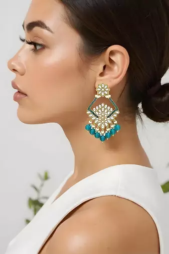 Traditional design handcrafted kundan & pearl earrings for women (e7274pg)