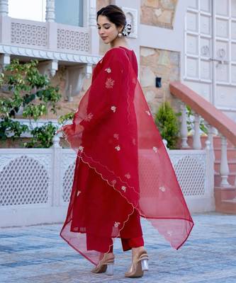 Beautiful Embroidered Chanderi Flared Kurta Pant and Dupatta Set 3