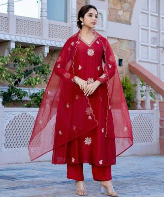 Beautiful Embroidered Chanderi Flared Kurta Pant and Dupatta Set 4