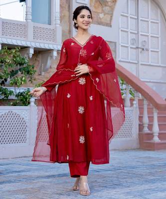 Beautiful Embroidered Chanderi Flared Kurta Pant and Dupatta Set 5