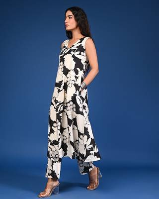 White & black printed cotton a-line coord 3