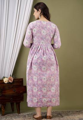 Light pink  floral printed  cotton flared maternity maxi dress 2