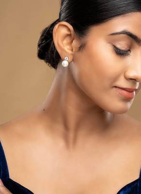 Gold plated stud earrings in sterling silver 1