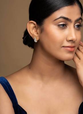 Gold plated stud earrings in sterling silver 1