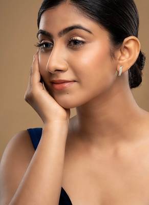 Gold plated stud earrings in sterling silver 1
