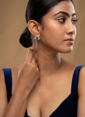 Gold plated green stone earrings in sterling silver 1