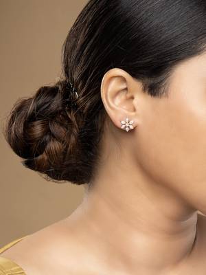 Gold plated stud earrings in sterling silver 1