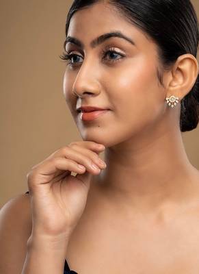 Gold plated stud earrings in sterling silver 1