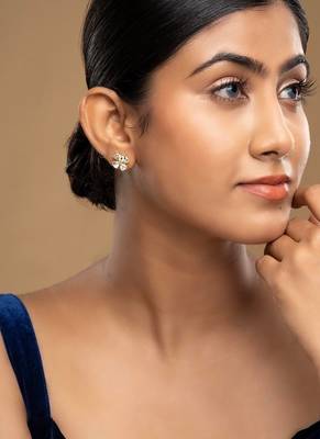 Gold plated stud earrings in sterling silver 1