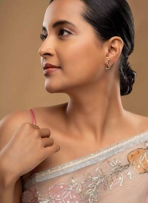 Gold plated stud earrings in sterling silver 1