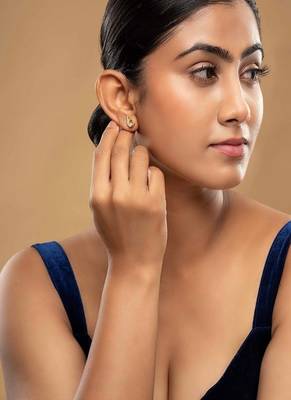 Gold plated stud earrings in sterling silver 1