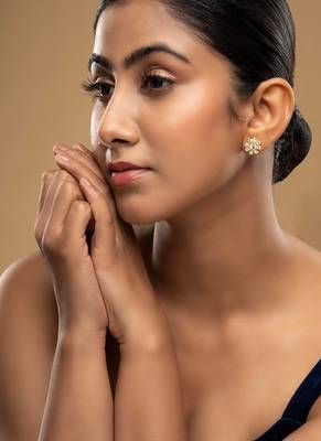 Gold plated stud earrings in sterling silver 1