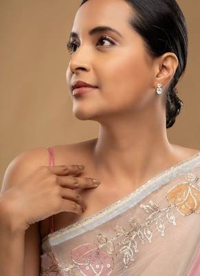 Gold plated stud earrings in sterling silver 1