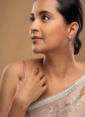 Gold plated stud earrings in sterling silver 1